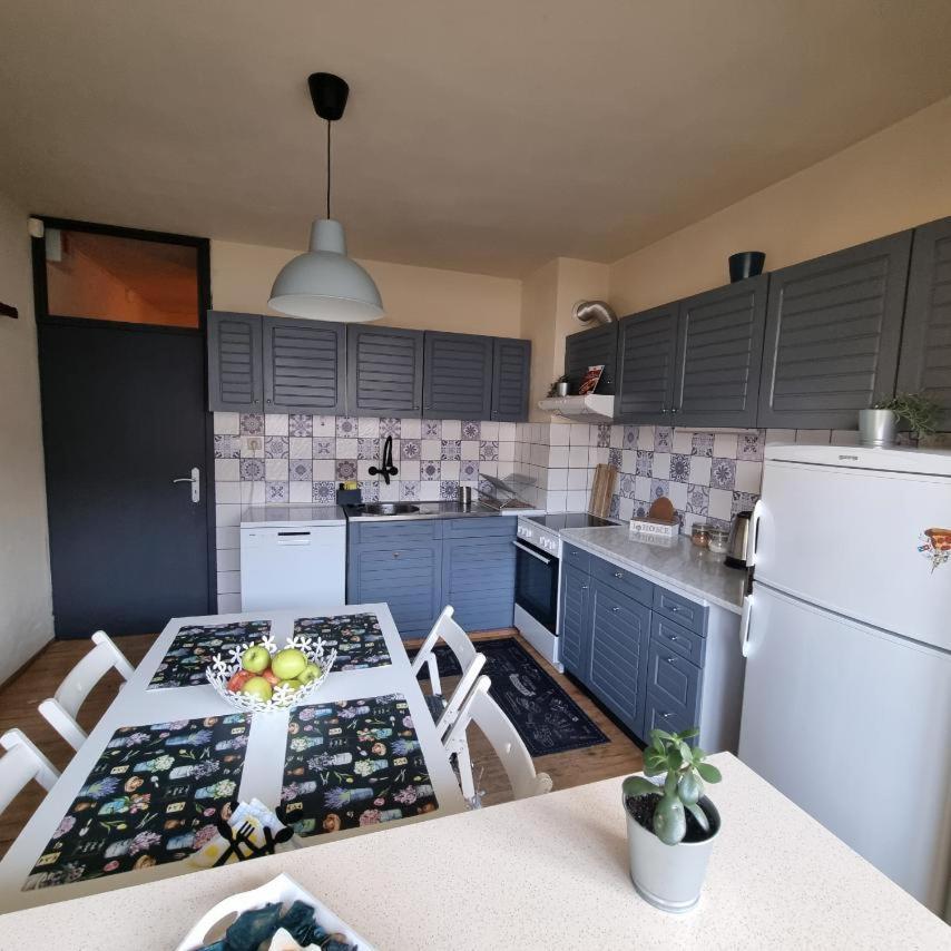 Spacious 3 Bedroom Apartment, Close To Metro Station Sofia Exterior foto
